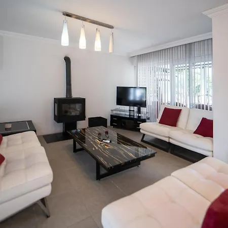 Βίλα Ovacik Aqua, 4 Yatak Odali, 10 Kisilik Tripleks Muestakil Villa , Ortak Havuzlu