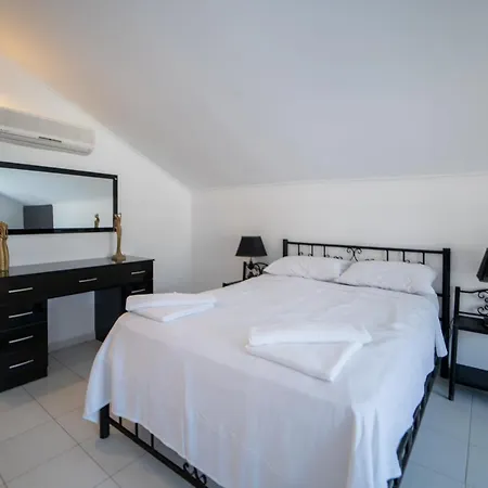 Βίλα Ovacik Aqua, 4 Yatak Odali, 10 Kisilik Tripleks Muestakil Villa , Ortak Havuzlu *