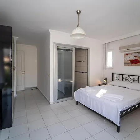 Βίλα Ovacik Aqua, 4 Yatak Odali, 10 Kisilik Tripleks Muestakil Villa , Ortak Havuzlu